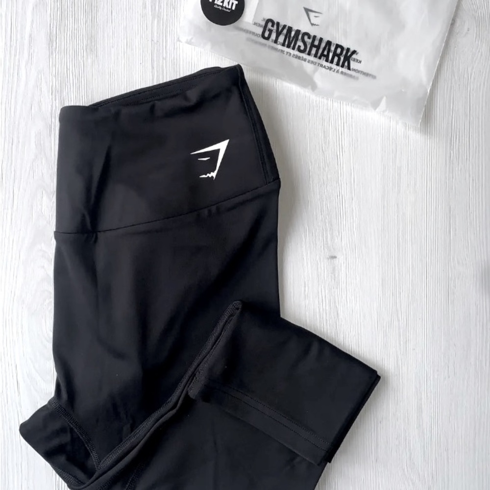 NWT-Gymshark Women's Solid Training Cropped Leggings Black Size Small